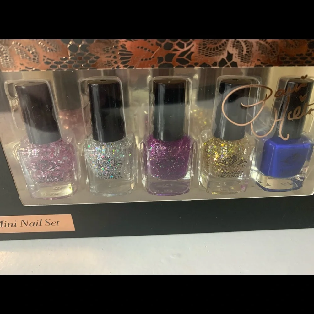 Paris Hilton Nail Set - Picture 6 of 7